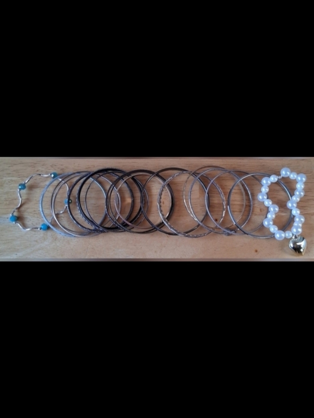 Lot Of 20 Bangles Multiple Colors Gold & Silver Tone Costume Bracelet Jewelry